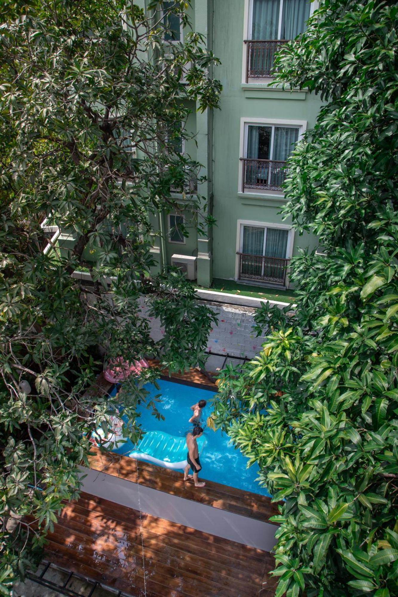 Revolution Khao San By The Bliss Hostel Bangkok Exterior photo