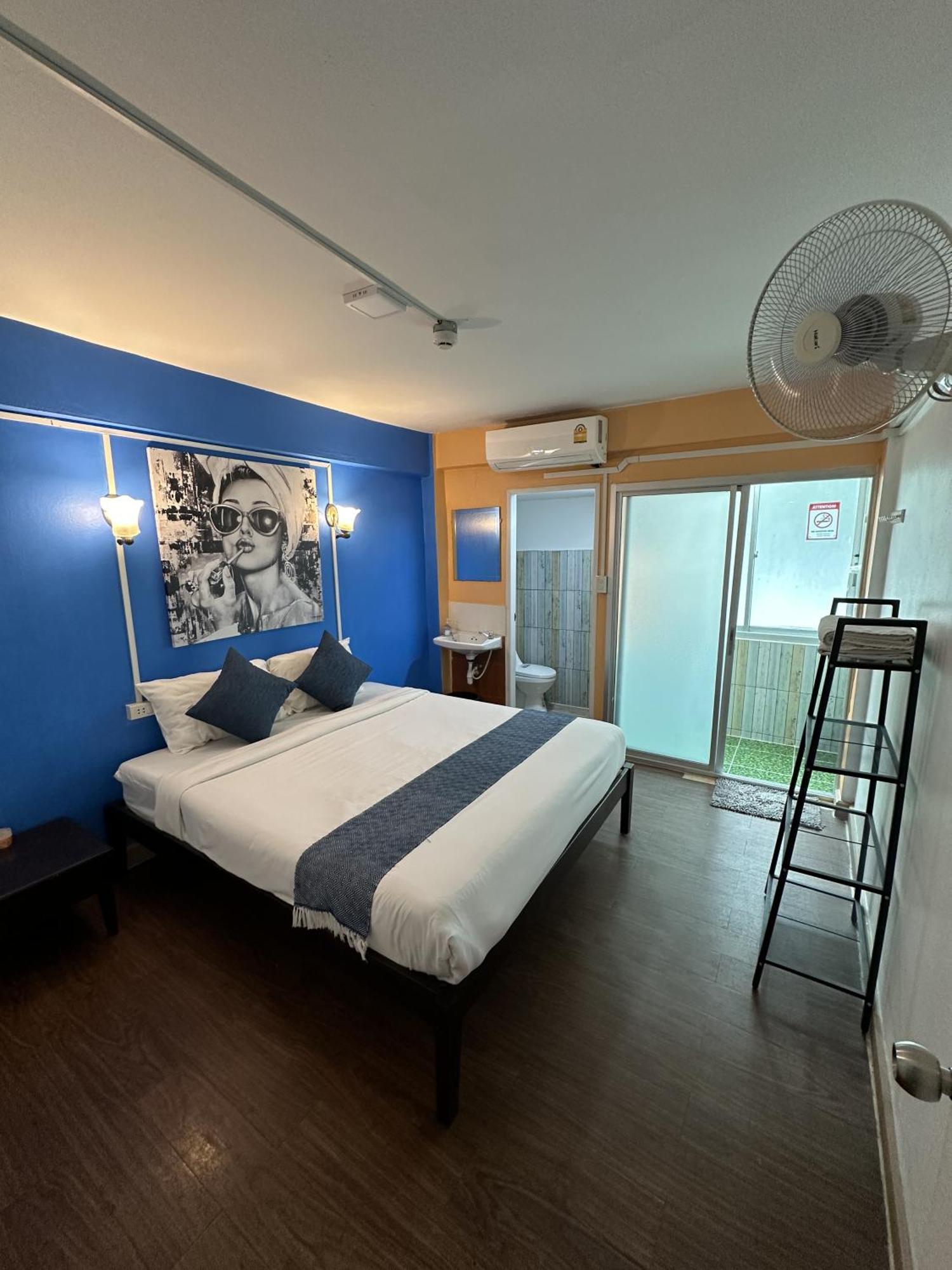 Revolution Khao San By The Bliss Hostel Bangkok Exterior photo